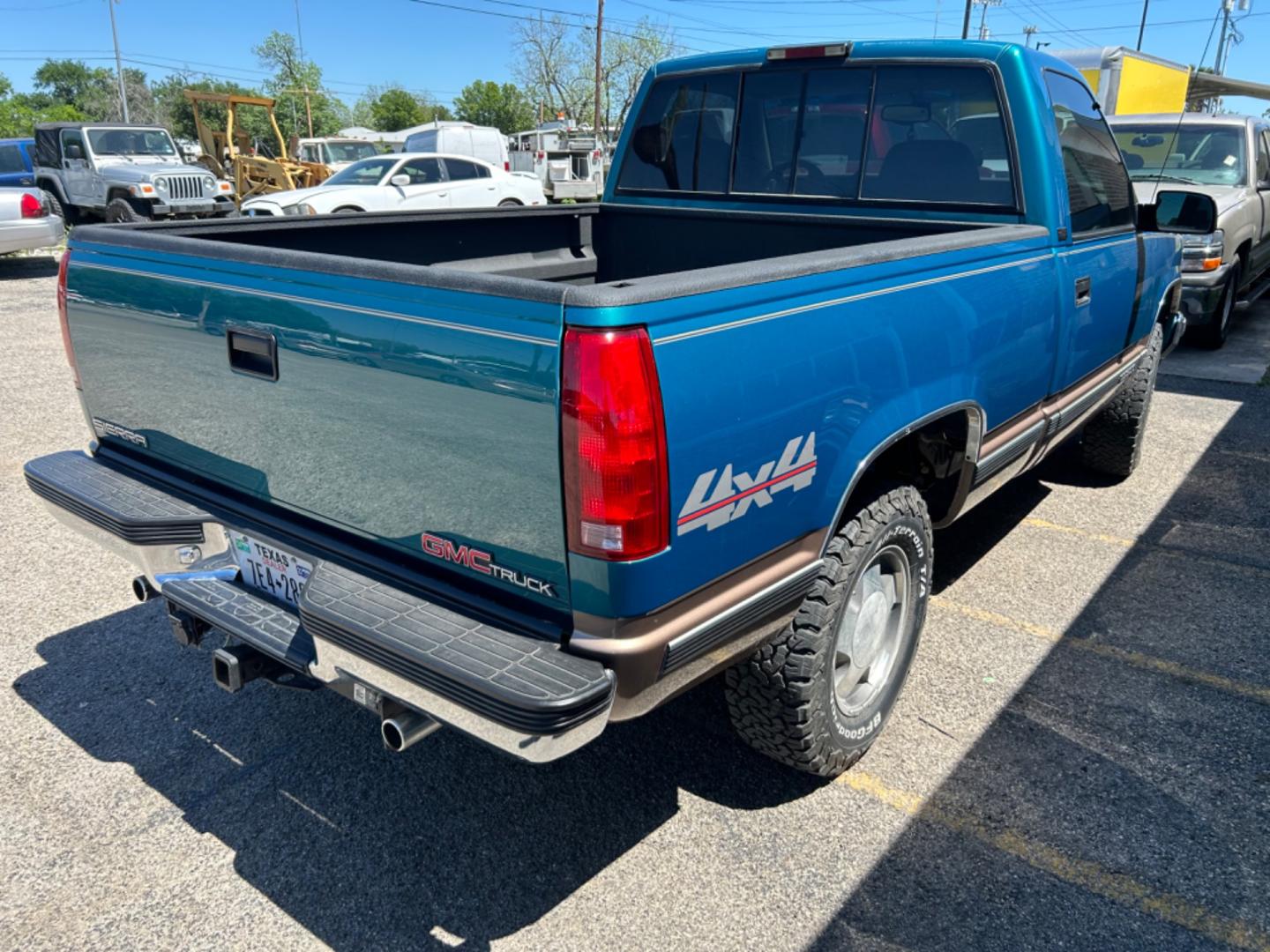 1997 Blue GMC Sierra C/K 1500 Sierra (1GTEK14R3VZ) with an 5.7L V8 F engine, Automatic transmission, located at 1687 Business 35 S, New Braunfels, TX, 78130, (830) 625-7159, 29.655487, -98.051491 - Photo#2